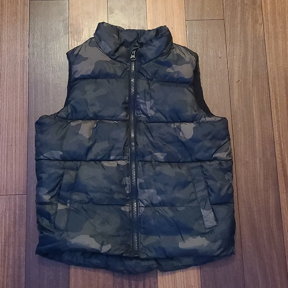 Old Navy Boys Puffer Vest - Picture 1 of 5